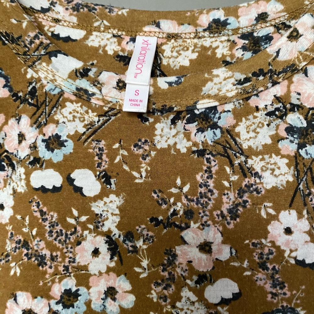 Floral Peplum Shirt - Picture 4 of 4